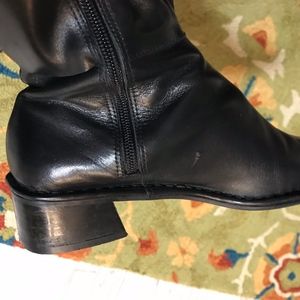 BANDOLINO BLK SQUARE TOE BOOTIE SZ 7.5